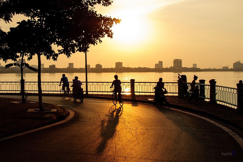 hoàng hôn trên Hồ Tây